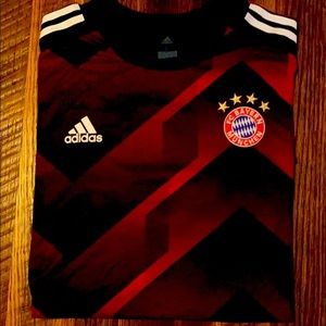 NWOT 2017 short sleeve Munich Pre-Match Shirt